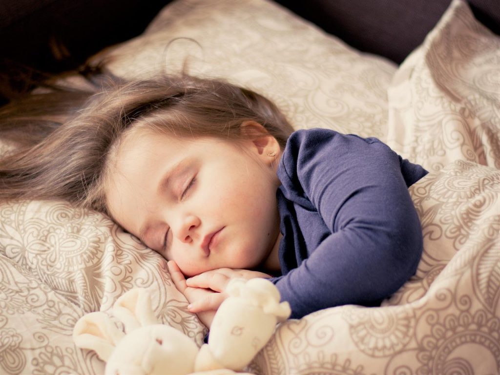研究表明，睡眠不足会增加青少年对糖的渴望