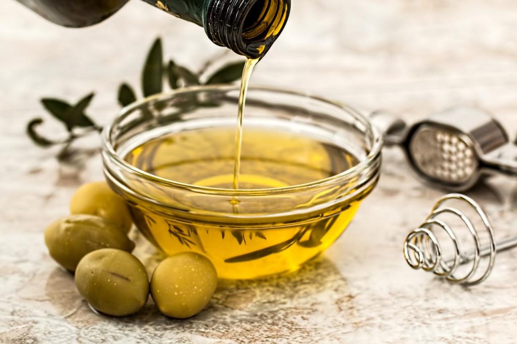 研究表明，较高的橄榄油摄入量与较低的死亡率相关